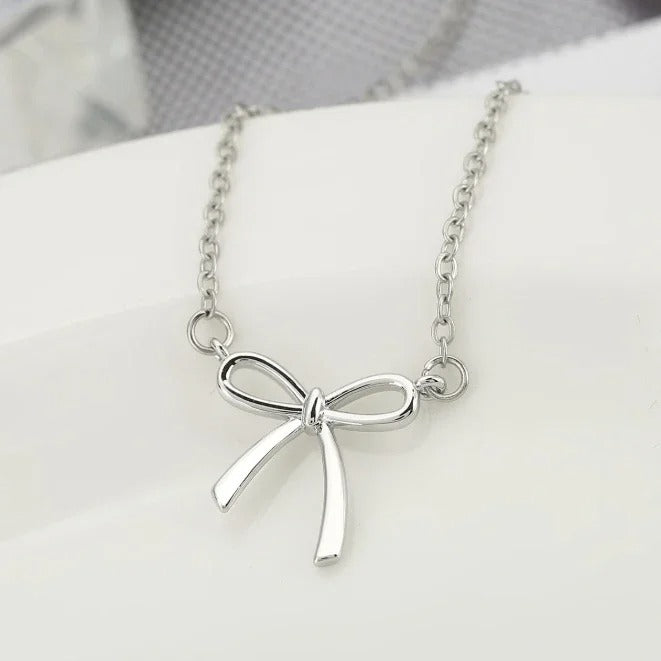 Loop necklace